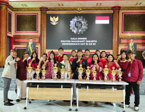Juara 1 & 2 Lomba Cerdas Cermat di Keraton Majapahit